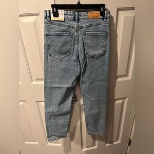 Stradivarius cotton slim mom jeans with stretch in washed blue. Size EU 40.